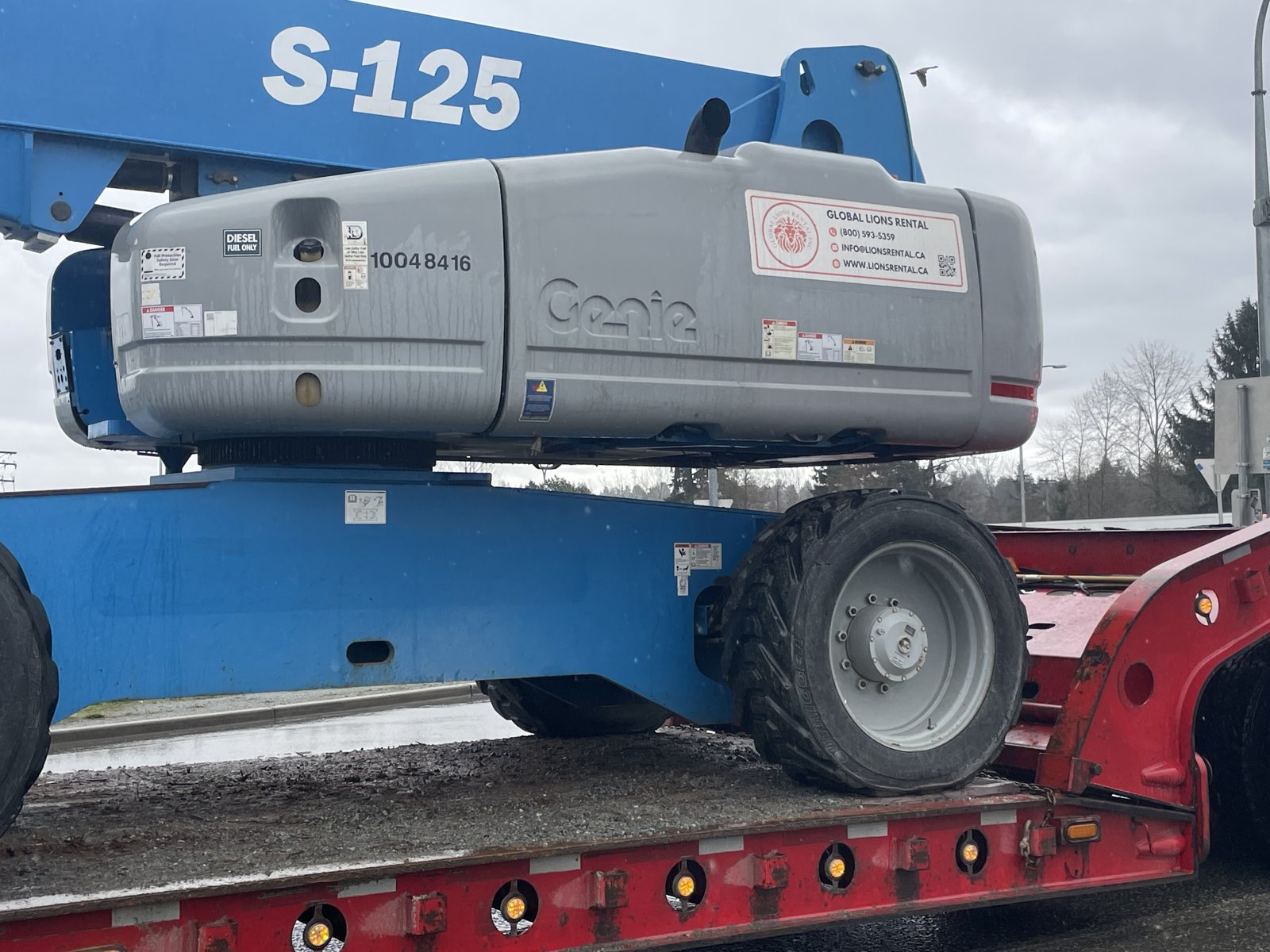 Genie S-125 with Global Lions Rental contact decal